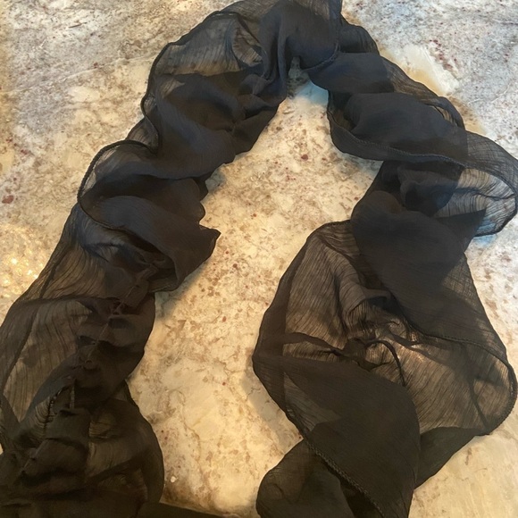 Thin frilly scarf- light weight - Picture 5 of 5